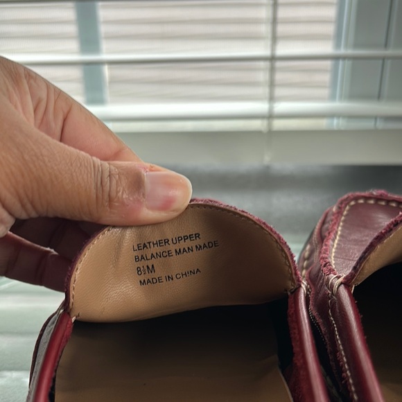 Dockers Women’s Red Leather Loafers - Picture 5 of 8